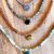 Collier au fil de lo plaqué or (3 microns/18 carats) et pierres semi-précieuses