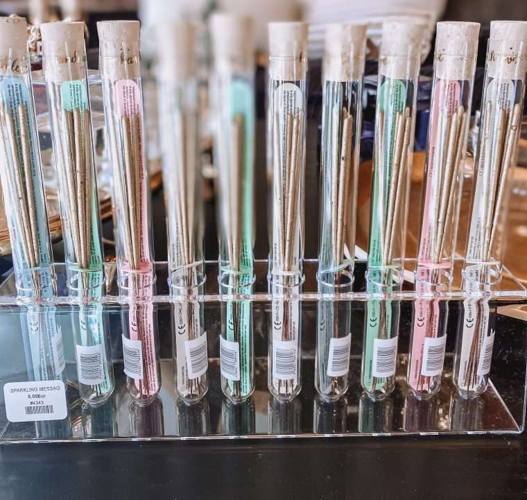 Tube en verre avec 5 bougies étincelantes dorées "Merry Christmas"