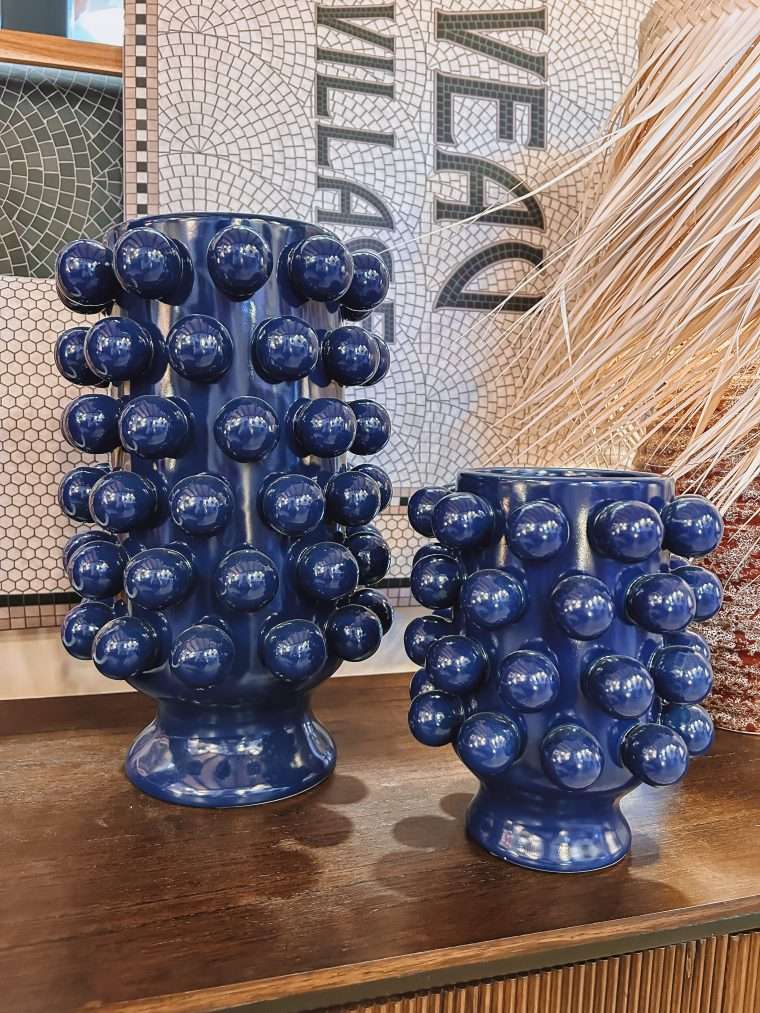 vase bleu en céramique