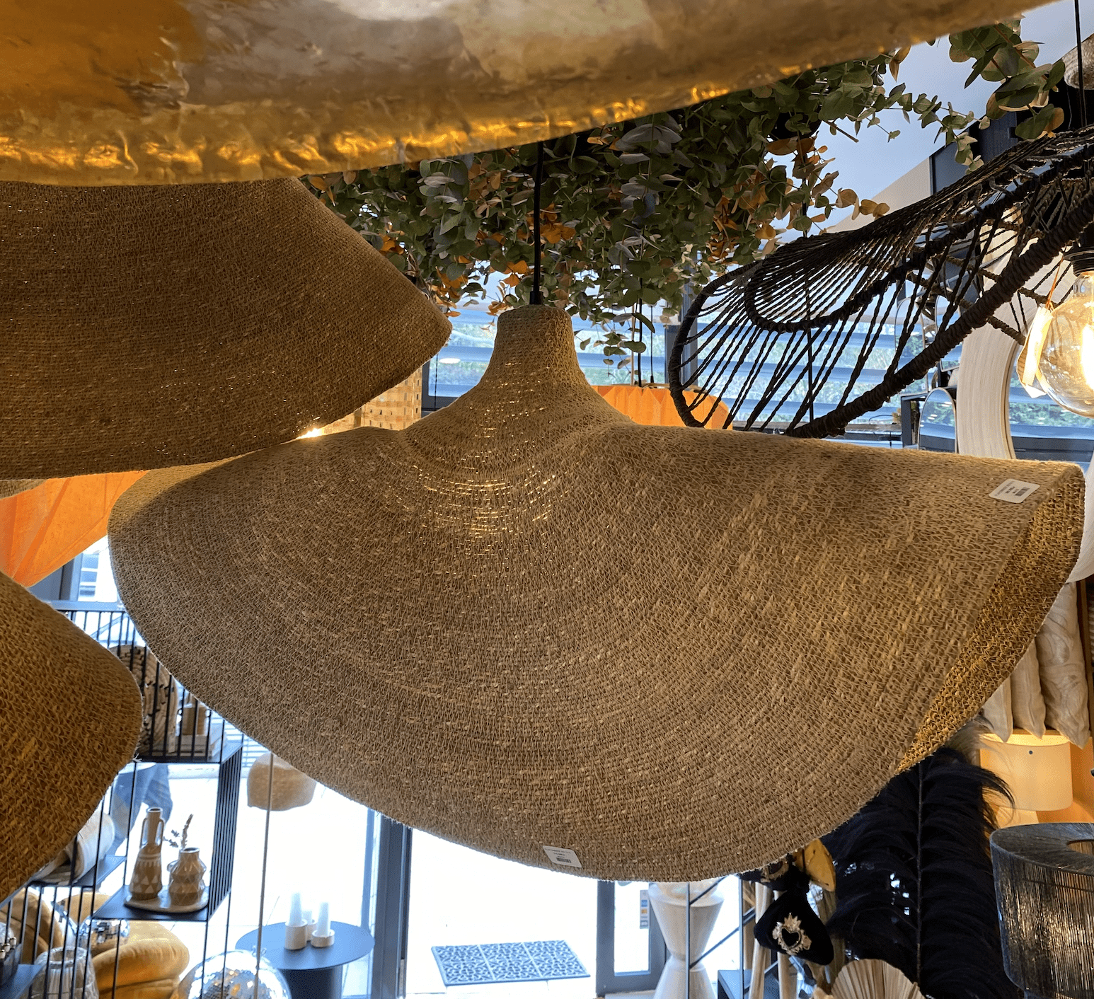 Suspension Koya forme chapeau en jonc de mer S et M – Maloha Decoration  bouc bel air – boutique décoration