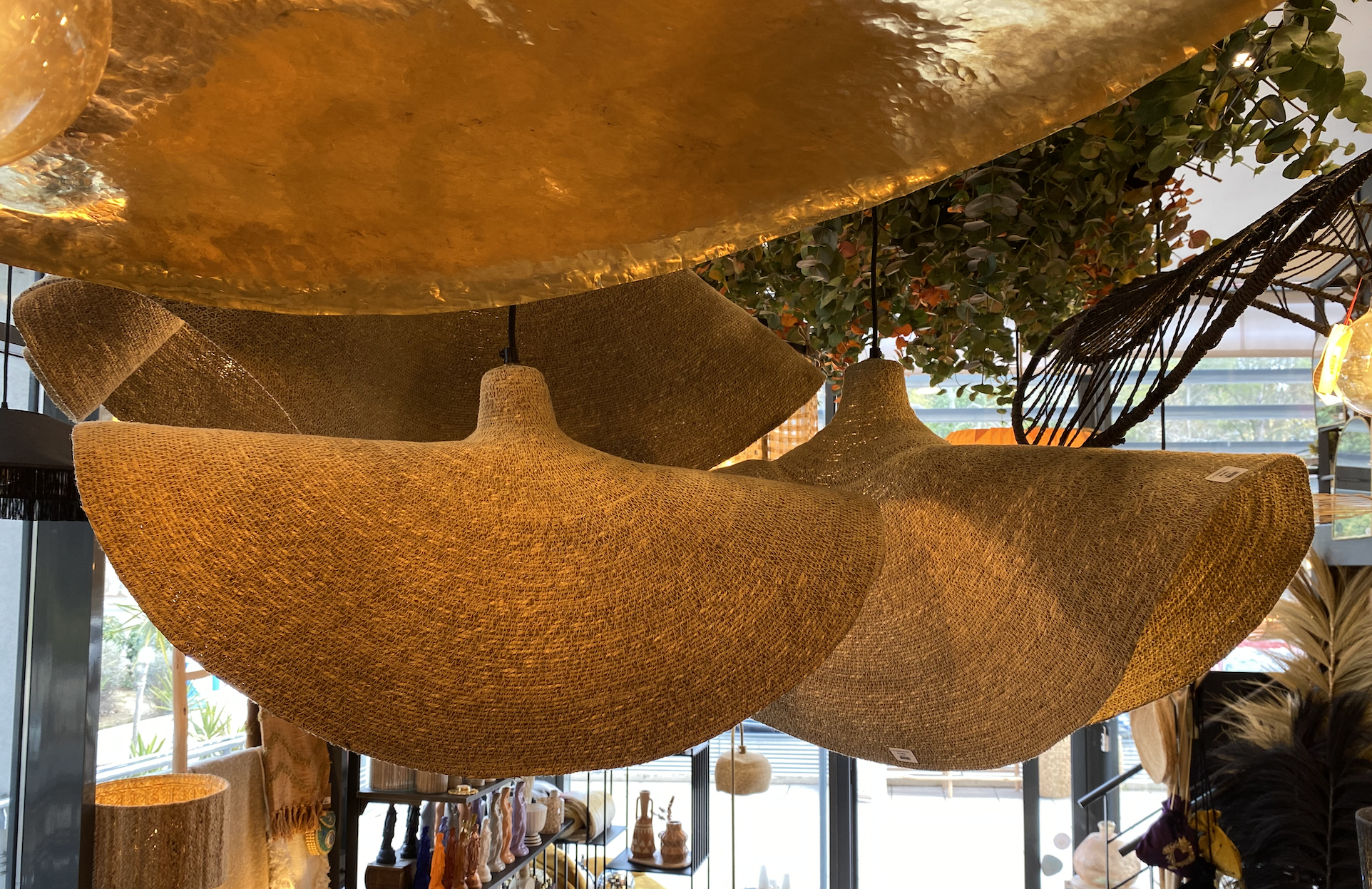 Suspension Koya forme chapeau en jonc de mer S et M – Maloha Decoration  bouc bel air – boutique décoration