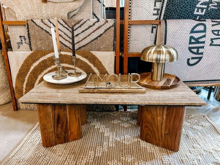 table basse en bois et travertin Bazardeluxe