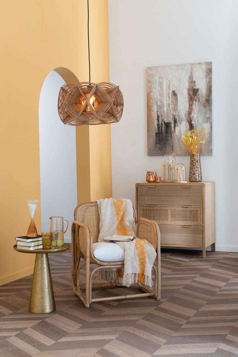 armoire en bois et rotin