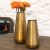 Vase cylindrique en aluminium motifs gravés doré