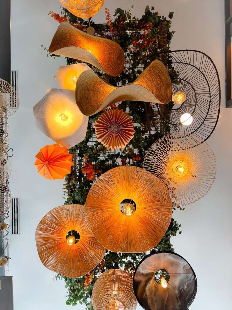suspension luminaire abat jour rafia naturel décoration boutique Aix en Provence bouc bel air
