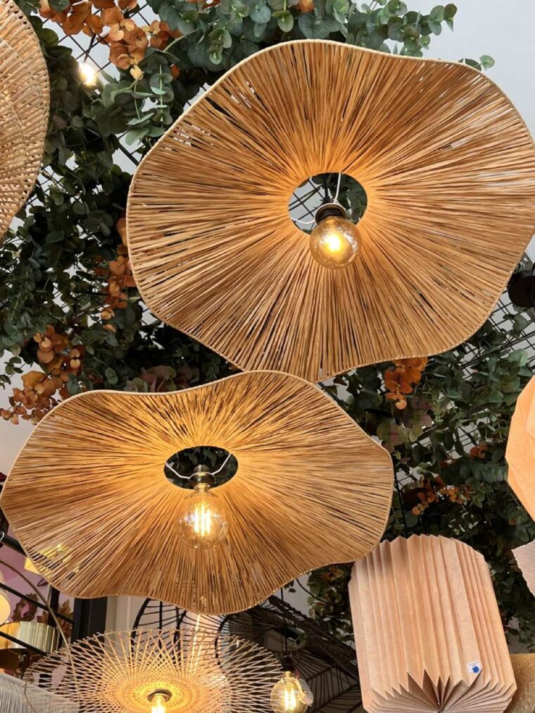 suspension luminaire abat jour rafia naturel décoration boutique Aix en Provence bouc bel air