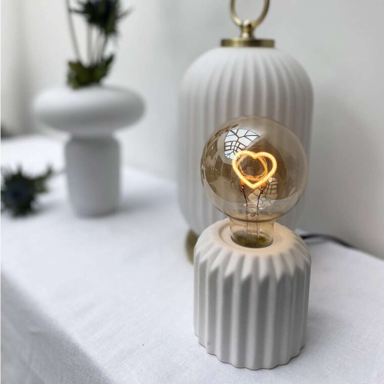lampe avec ampoule coeur à pile idée cadeau decoration luminaire boutique décoration