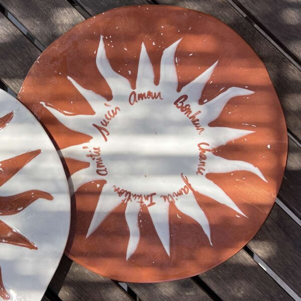 saladier assiette émaillé terre cuite terracotta Marie Sophie Maury artisanat decoration art de la table Aix en Provence message