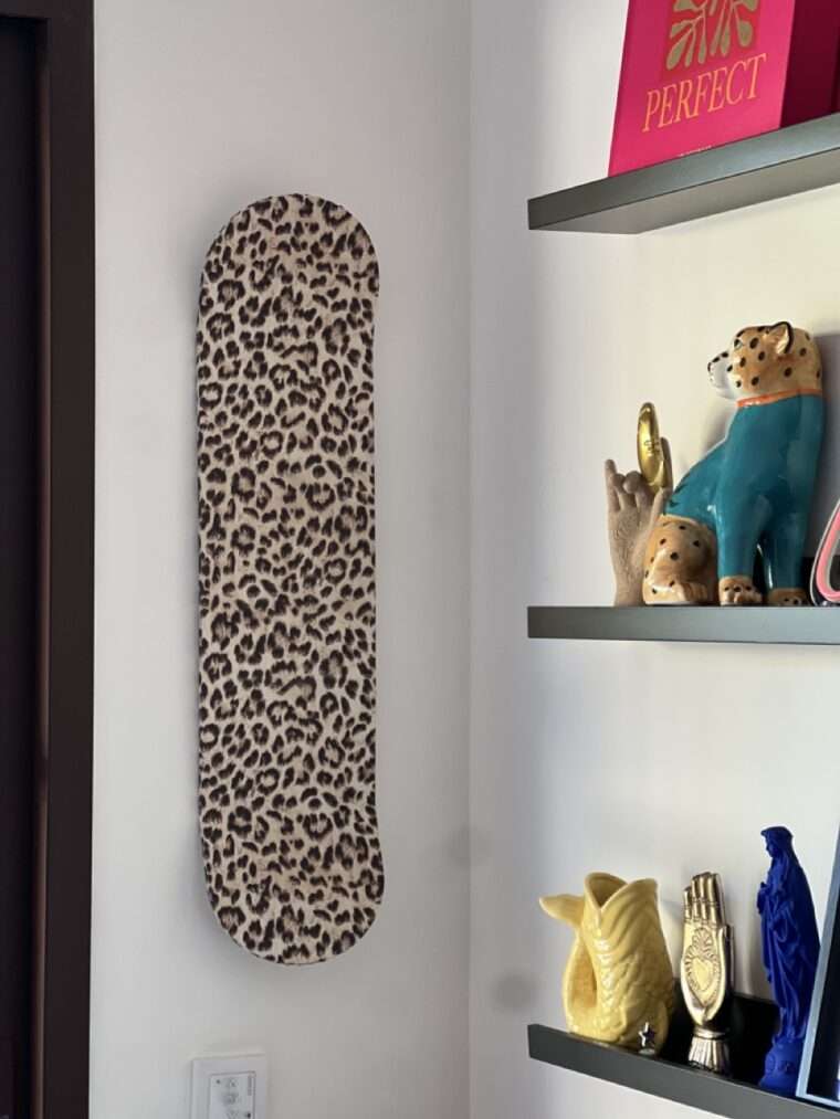 planche skate skateboard deco peinture leopard décoration murale